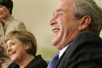 Πολύ θα ήθελα να κλείσω το Γκουαντάναμο, δηλώνει ο Τζορτζ Μπους