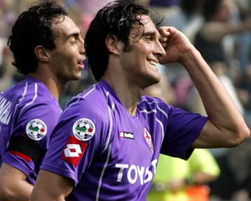 Ο Λούκα Τόνι με 30 τέρματα ισοφάρισε επίδοση που κρατούσε 47 χρόνια