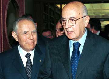 Τον 80χρονο Τζ.Ναπολιτάνο προτείνει τώρα ο Ρ.Πρόντι για πρόεδρο της Ιταλίας