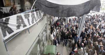 Την αποχώρηση του Γούμενου ζήτησαν καταληψίες οπαδοί του ΠΑΟΚ σε συλλαλητήριο