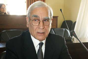 Στις Αρχές τα στοιχεία ατόμου που εμπλέκεται στην υπόθεση των υποκλοπών