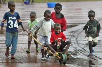 Θύματα σεξουαλικής εκμετάλλευσης πέφτουν τα παιδιά των καταυλισμών της Λιβερίας