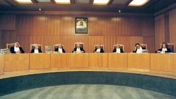 Στο Ανώτατο Ειδικό Δικαστήριο θα κριθεί η συνταγματικότητα του πλαφόν στο εφάπαξ