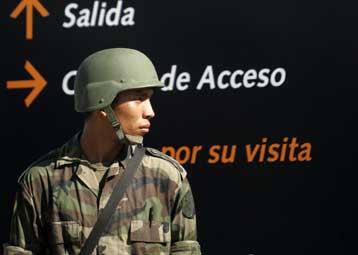 Με «κατανόηση» αντιμετωπίζει η Μαδρίτη τις εθνικοποιήσεις της Βολιβίας στην ενέργεια