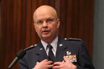 Ο πτέραρχος Μάικλ Χέιντεν θα είναι ο νέος αρχηγός της CIA