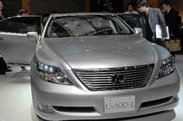 Πτώση 10% στις πωλήσεις αυτοκινήτων τον Απρίλιο