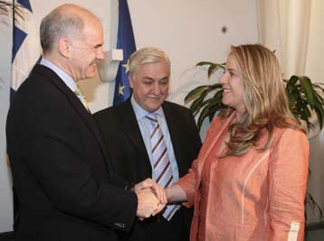 «Υπάρχουν όρια στην ισονομία και την ισοπολιτεία;» ρωτά τη ΝΔ το ΠΑΣΟΚ