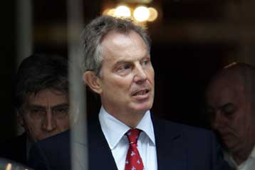 Στα μέσα του 2007 θα αποχωρήσει ο Μπλερ, εκτιμά ο βρετανικός Τύπος