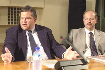 Η τροπολογία για τις «φθίνουσες περιοχές» διχάζει το ΠΑΣΟΚ