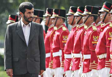 Υποκριτική χαρακτηρίζει ο Αχμαντινετζάντ την ανησυχία της Δύσης για τα πυρηνικά