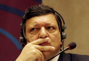 Αναθεώρηση των θεσμών της ΕΕ ζητά από τους Ευρωπαίους ηγέτες η Κομισιόν