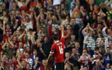 Ένα κατάμεστο Old Trafford αποθέωσε τον Ρόι Κιν στο αποχαιρετιστήριο παιχνίδι του