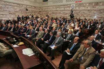 Την κυβερνητική θέση για τη συνταγματική αναθεώρηση παρουσιάζει ο Κ.Καραμανλής