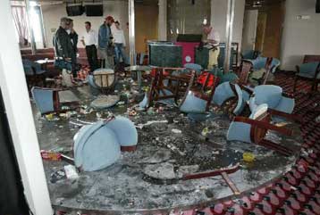 Καταστροφές εν πλω από οπαδούς της ΑΕΚ που επέστρεψαν από το Ηράκλειο