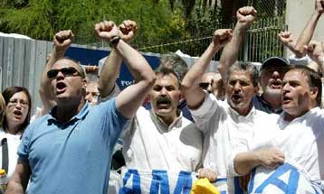 Με μείωση συντάξεων και αύξηση των ορίων ηλικίας απειλούνται 800.000 ασφαλισμένοι