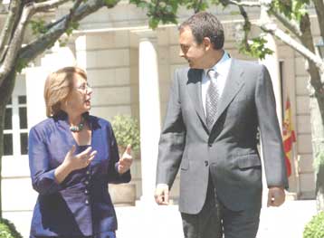 Το παράδειγμα της Χιλής ως «σοβαρής και μοντέρνας χώρας» εξήρε ο Ισπανός πρωθυπουργός