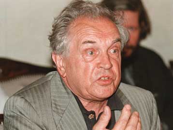 Απεβίωσε στα 85 του ο Αλεξάντερ Ζινόβιεφ, ο «επίσημος ευθυμογράφος» της ΕΣΣΔ