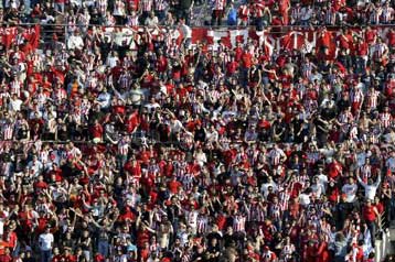 Αποθέωση για το θριαμβευτή Ολυμπιακό στο «Ελευθέριος Βενιζέλος»