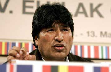 Υπεραμύνεται των εθνικοποιήσεων ο Έβο Μοράλες στη σύνοδο ΕΕ-Λατινικής Αμερικής