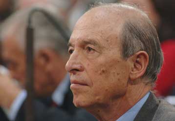 Αρθρο – παρέμβαση του Κώστα Σημίτη για τη συνταγματική αναθεώρηση