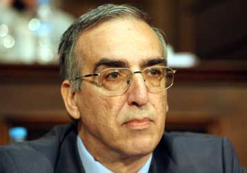 Υπαινιγμοί Κοραντή για τα στοιχεία που έδωσαν οι εταιρείες κινητής τηλεφωνίας