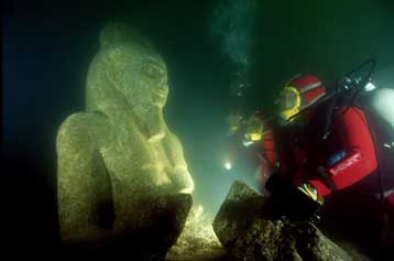 Στα ίχνη του Μαυσωλείου της Κλεοπάτρας στη θάλασσα της Αλεξάνδρειας