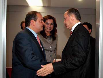 Συνάντηση Κώστα Καραμανλή και Ταγίπ Ερντογάν στη Βιέννη