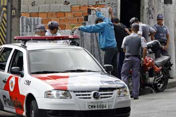 Τουλάχιστον 30 νεκροί από μπαράζ επιθέσεων κατά της αστυνομίας του Σάο Πάολο