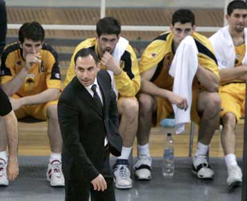 Ο Κακιούσης στα «δύσκολα δεν κάνει πίσω», ζητά το ίδιο και από διοίκηση-φιλάθλους της ΑΕΚ