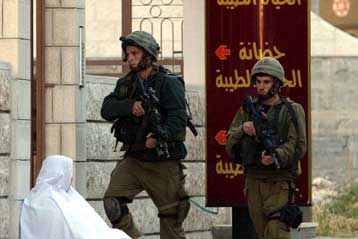 Πέντε Παλαιστίνιοι νεκροί σε εφόδους του ισραηλινού στρατού στη Δ.Όχθη