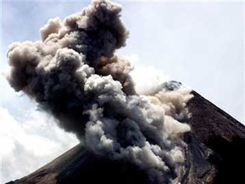 Στο τελικό στάδιο της έκρηξης το πλέον ενεργό ηφαίστειο της Ινδονησίας
