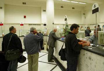 Στροφή σε σταθερό επιτόκιο τριετίας ή πενταετίας συνιστούν οι τραπεζίτες