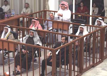 Με την κατάθεση μαρτύρων υπεράσπισης επαναλαμβάνεται η δίκη του Σαντάμ