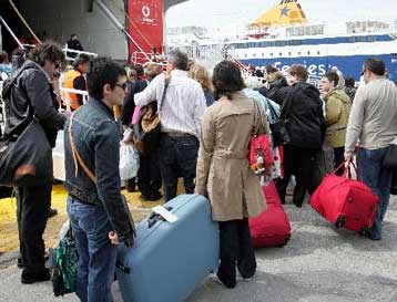 Συζήτηση στη Βουλή για την ακτοπλοΐα ζητούν 19 βουλευτές του ΠΑΣΟΚ