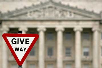 Πρώτη συνεδρίαση της συνέλευσης της Β.Ιρλανδίας από το 2002