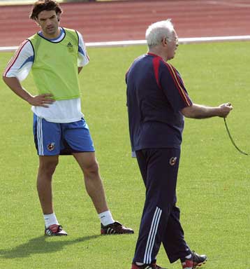 Χωρίς τους Μοριέντες, Μπαράχα, Βιθέντε θα μετάσχει η Ισπανία στο Μουντιάλ 2006