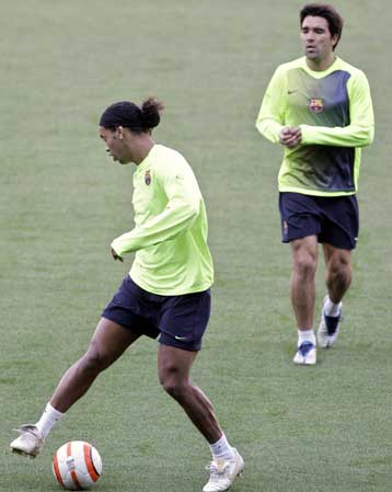 Πρέπει να υποφέρουμε για να νικήσουμε, λέει ο Ντέκο-Με τον Μέσι στο Παρίσι η Μπάρτσα