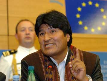 Εθνικοποίηση για να μην είναι πια η Βολιβία «κράτος επαίτης», δηλώνει ο Έβο Μοράλες