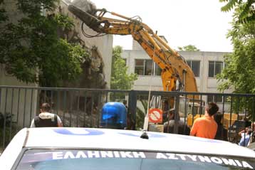 Αναβλήθηκε η κατεδάφιση των κτιρίων της Columbia