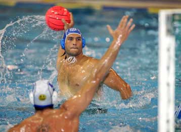 Προβάδισμα τίτλου πήρε ο Εθνικός με 11-6 επί του Ολυμπιακού, τρίτος ο Πανιώνιος