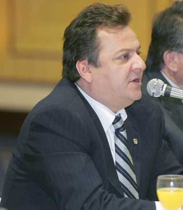 Ο Γούμενος «φωτογράφισε» τον Αγγελόπουλο ως υποψήφιο αγοραστή του ΠΑΟΚ