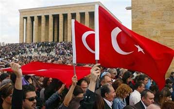 Ογκώδης διαδήλωση στην Αγκυρα μετά τη δολοφονική επίθεση κατά δικαστών