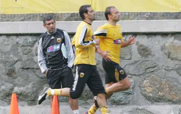 Την πόρτα της εξόδου έδειξε η ΑΕΚ στους Σαπάνη και Κόντη