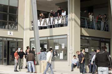 Η «ανεξέλεγκτη οργή» έδωσε τέλος στην κατάληψη των γραφείων της ΠΑΕ ΠΑΟΚ