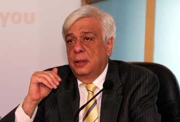 Διαψεύδει η κυβέρνηση για ρουσφέτια σε «γαλάζια» παιδιά από το υπουργείο Εσωτερικών