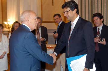 Ανεδαφικοί και ανιστόρητοι οι ισχυρισμοί Τσερβένκοφσκι, σχολιάζει η Αθήνα