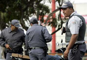 Για αλόγιστη βία κατηγορείται η αστυνομία του Σάο Πάολο μετά τις επιθέσεις συμμοριών