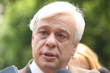 Να δώσει όλες τις λίστες των προσλήψεων ζητά το ΠΑΣΟΚ από τον Πρ.Παυλόπουλο