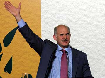 Για «εγκληματική πολιτική» κατηγορεί την κυβέρνηση ο Γ.Παπανδρέου από τη Νάξο