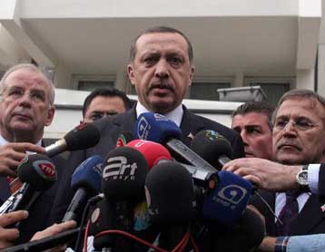 Υπεραμύνεται της ισλαμικής κυβέρνησης ο Ερντογάν μετά τη δολοφονία δικαστικού